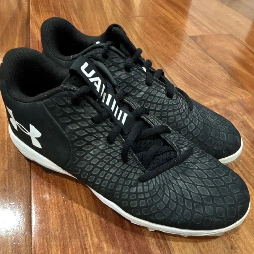 Under Armour Black/White Kids Baseball Molded Cleats Low Top Shoes size 5.5y